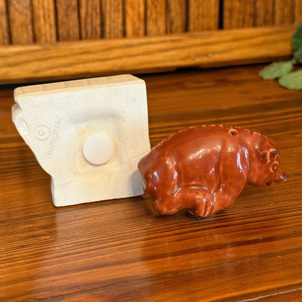Parkcraft Arkansas Hog Salt and Pepper Shakers Vintage White Red Good